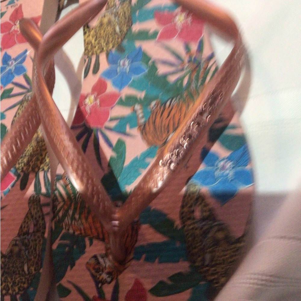 Size 6 havaianas flip flops - Picture 4 of 4